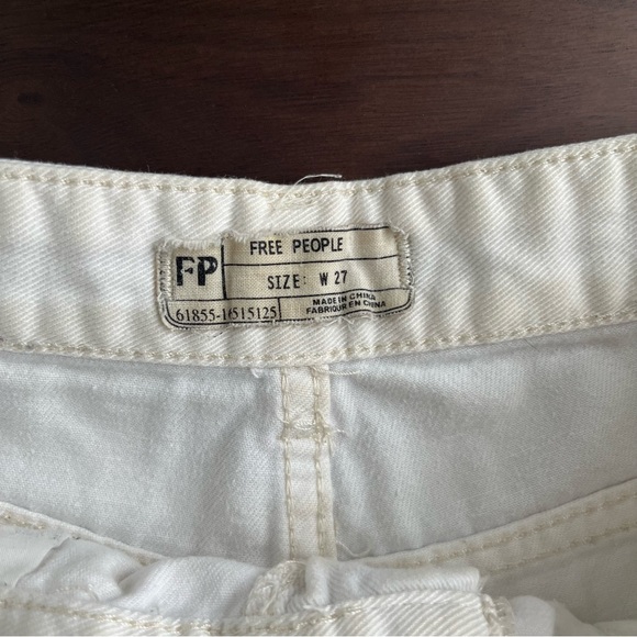Free People Dolphin Hem Cutoff Shorts Off White Size 27 - Picture 3 of 3